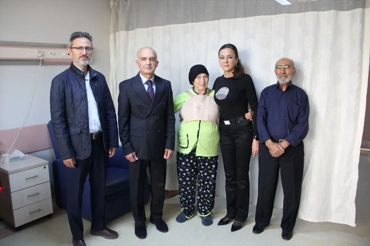 70 yasindaki menekse tasara acik kalp ameliyati BDH7CK4z.jpg