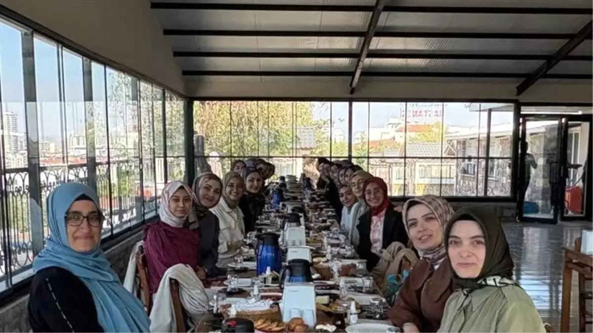 afyonkarahisarda genc kiz ogrencilere yonelik kahvalti programi duzenlendi sh9b8jEX.jpg