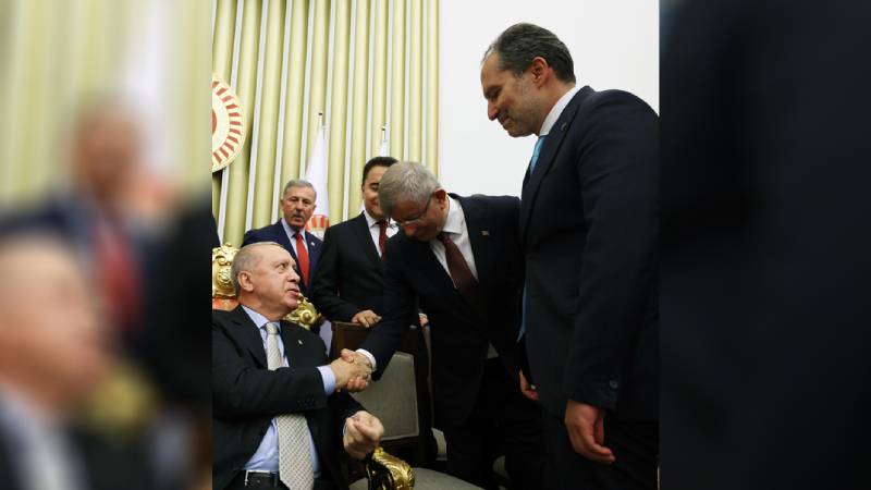 Ahmet Davutoğlu’dan ‘fotoğraf’ eleştirilerine yanıt: Hiç kimseye eyvallahım olmadı