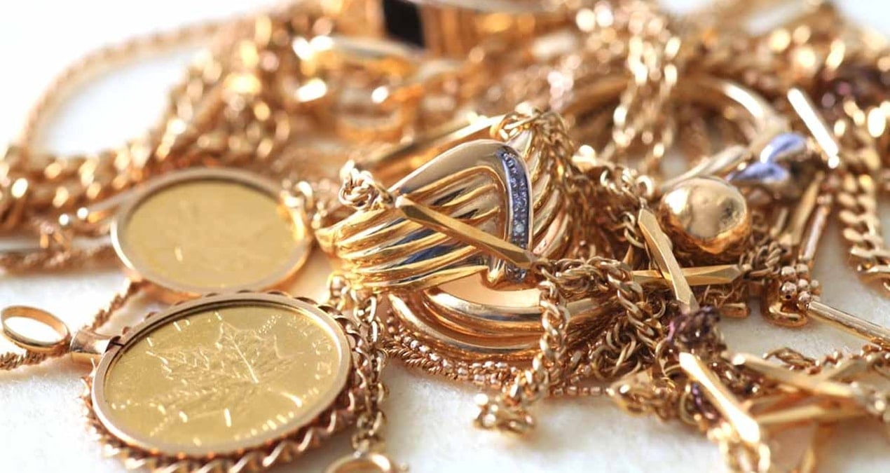 Bit pazarından çanta dolusu takı aldı, çıkan tek bir yüzük servet derinde çıktı