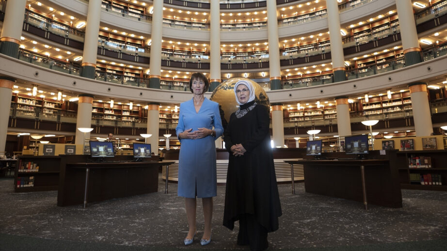 Emine Erdoğan, Almanya Başbakanı Merz’in eşiyle Millet Kütüphanesi’ne ziyaret gerçekleştirdi emine erdogan almanya basbakani merzin esiyle millet kutuphanesine ziyaret gerceklestirdi HMi9dG23.jpg