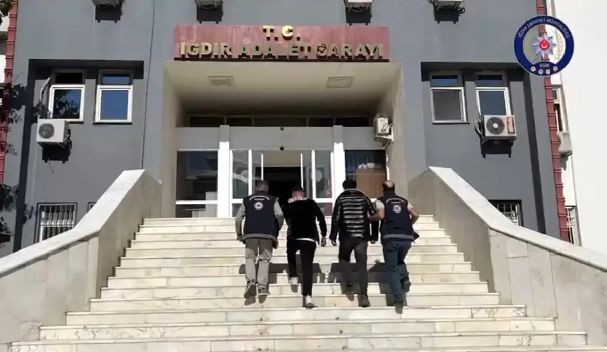 Iğdır’da Düzensiz Göçmen Operasyonu: 10 Afgan Yakalandı igdirda duzensiz gocmen operasyonu 10 afgan yakalandi kMawB7Cz.jpg