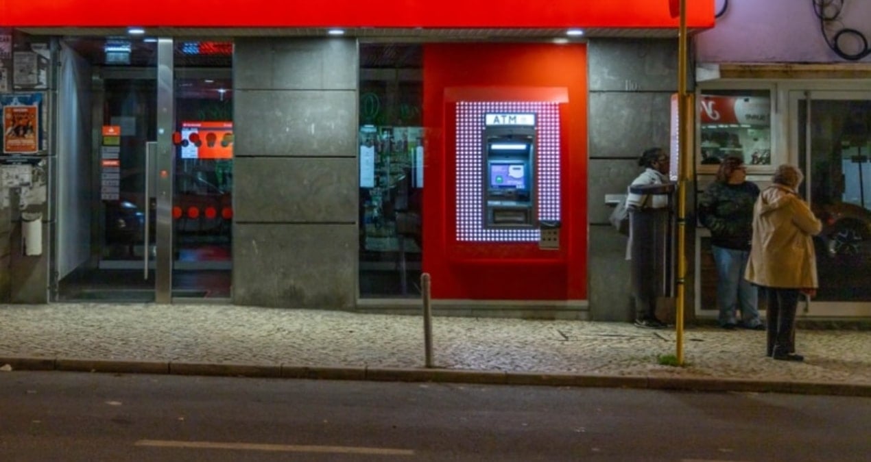 Köklü banka 76 şubesini tek tek kapatıyor koklu banka 76 subesini tek tek kapatiyor RxV7UObM.jpg