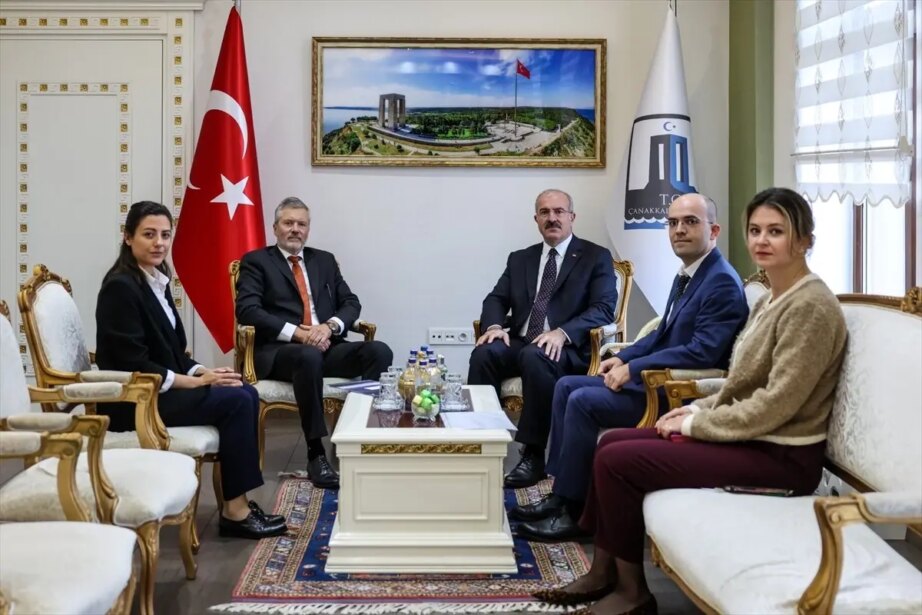 norvec buyukelcisi canakkaleyi ziyaret etti KueAOiZ3.jpg