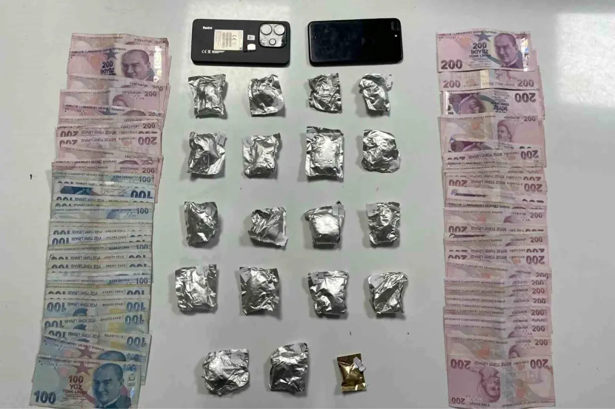 Şişli’de Polis Uygulamasında Uyuşturucu ve Para Ele Geçirildi sislide polis uygulamasinda uyusturucu ve para ele gecirildi rjduqrsf.jpg